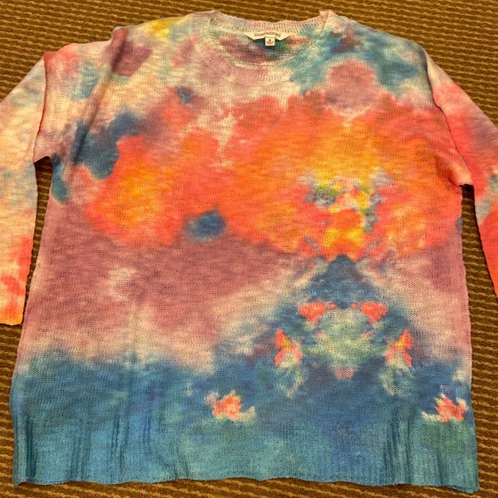Never worn size medium summer sweater
